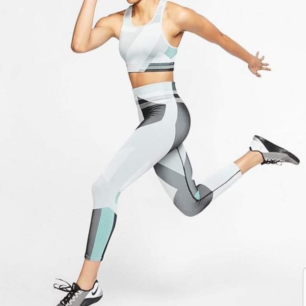 WOMEN'S NIKE SCULPT ICON CLASH CROP RUNNING TIGHTS